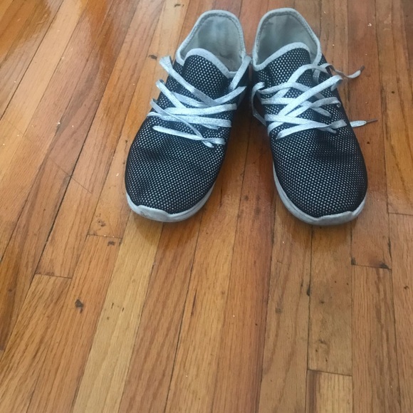 Shose - Picture 4 of 6